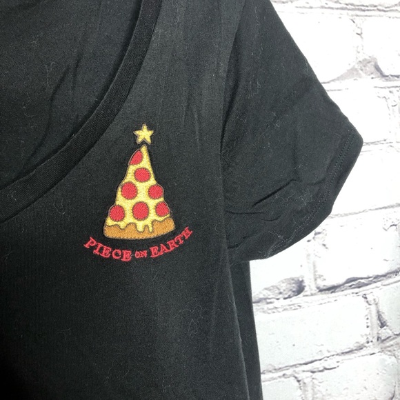 Christmas Hollister novelty pizza tree peace (piece) on earth t-shirt size XS 🍕 - Picture 1 of 7